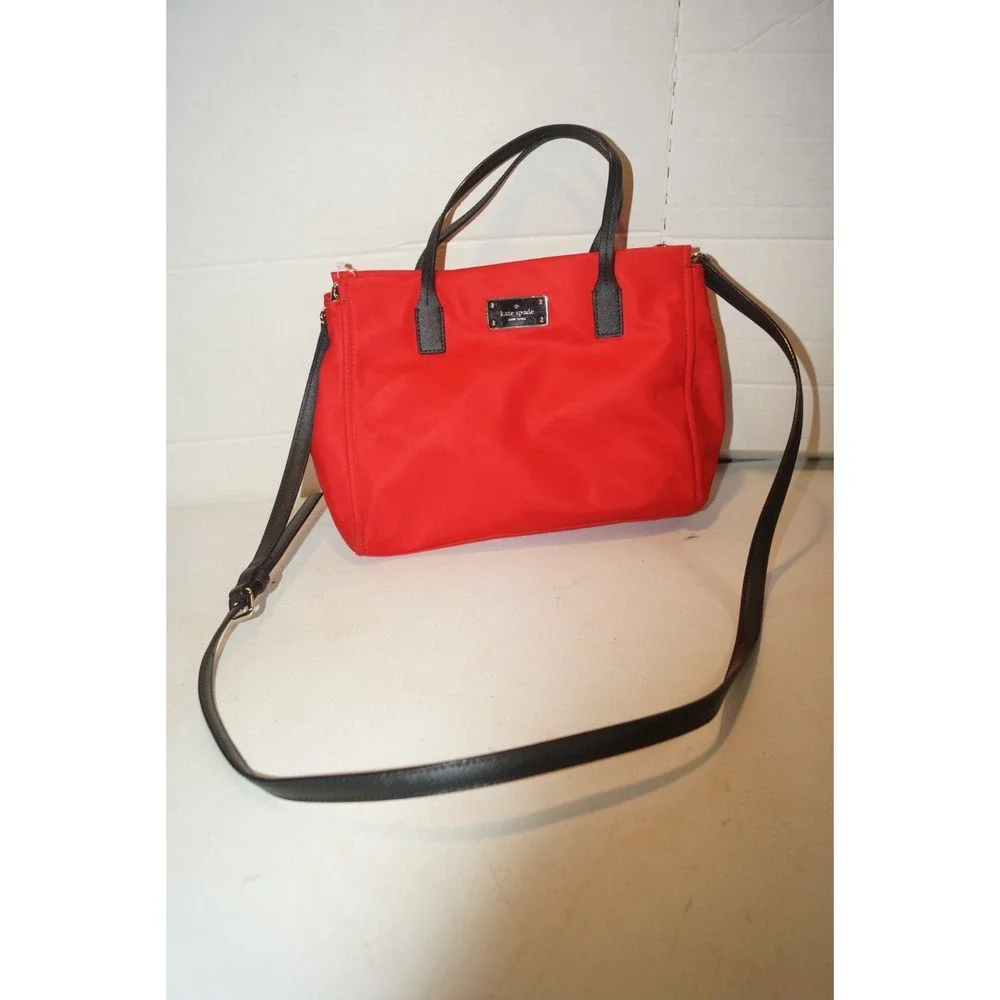 KATE SPADE RED NYLON WITH BLACK LEATHER HANDLES ADJ STRAP PURSE BAG U60
